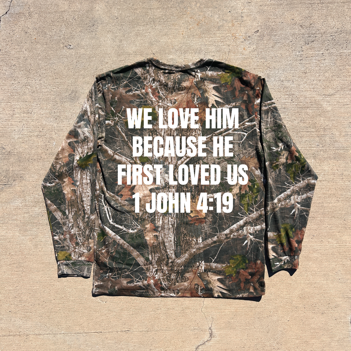 BELOVED CAMO Crewneck