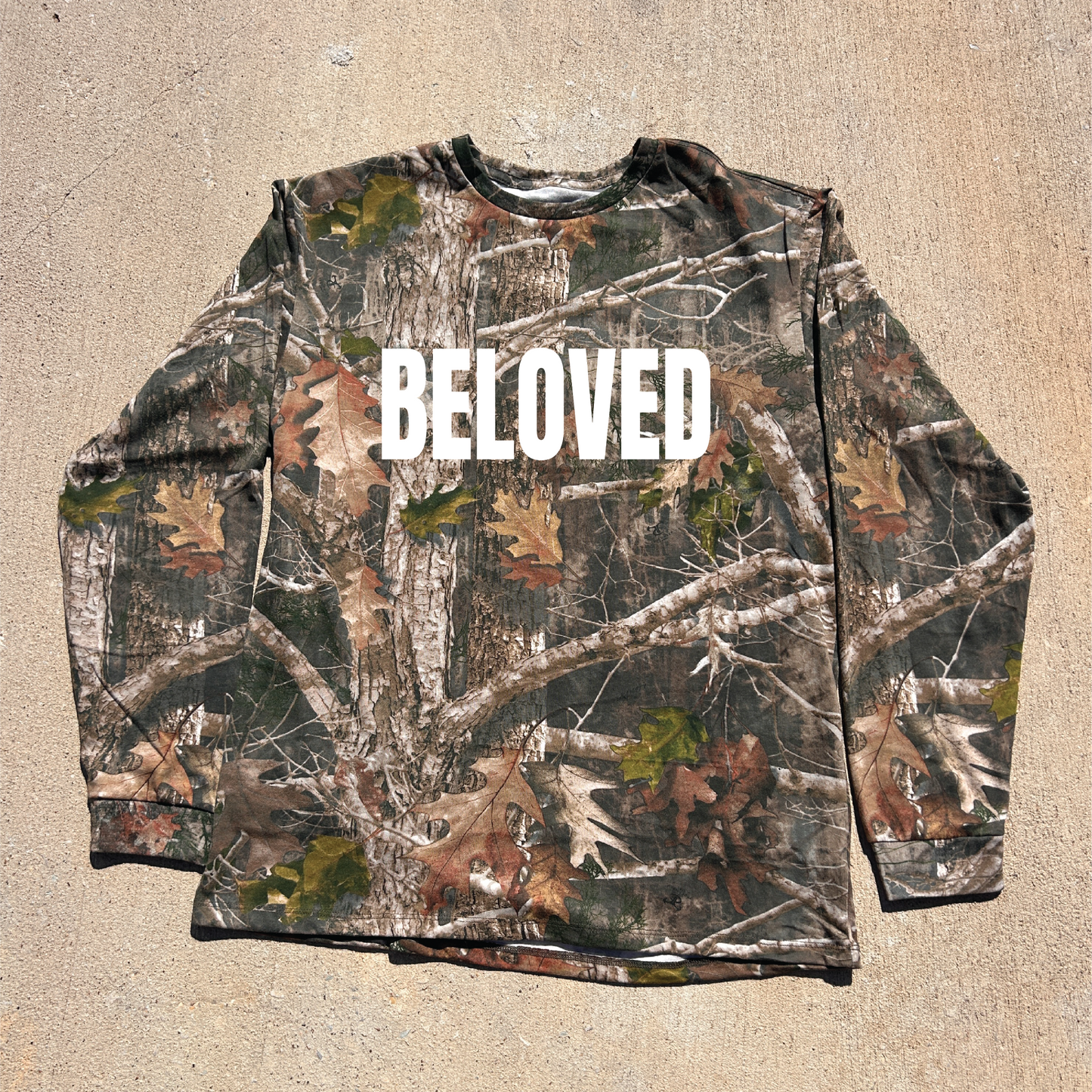 BELOVED CAMO Crewneck